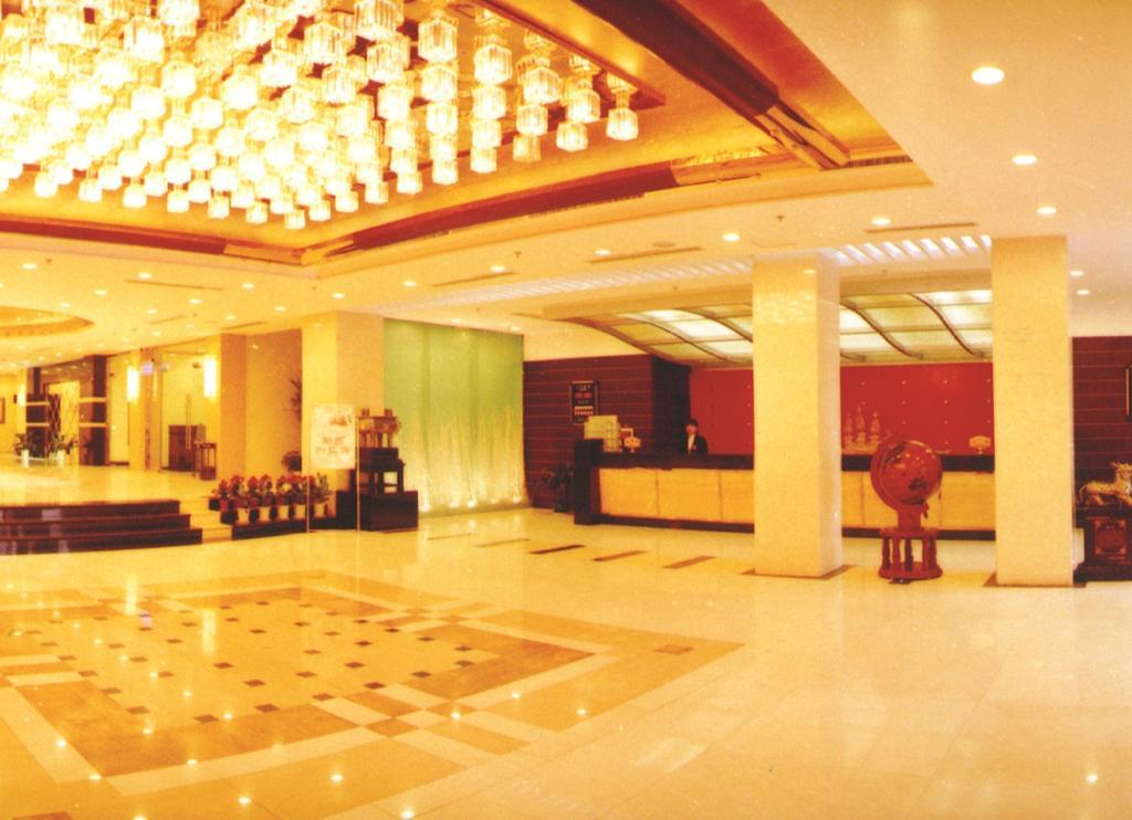 Datong Hongqi Grand Hotel Exterior photo